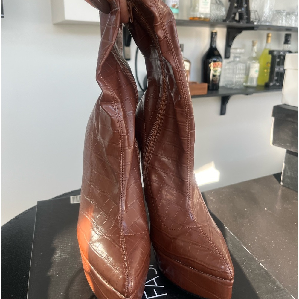 Faux Croc Women Bootie Sz 8.5 Brown